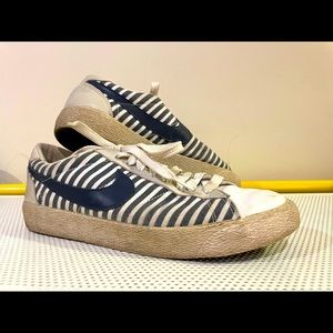 Vintage navy striped nikes size 10